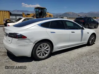 2017 Tesla Model S 100D z VIN 5YJSA1E28HF203141, wystawiony jako Copart lot #56306495 z przebiegiem 101 039 mil mil oraz Szkoda całkowita • Salvage title. Historia ofert i sprzedaży dostępna na DreamBid. Obrazek 3.