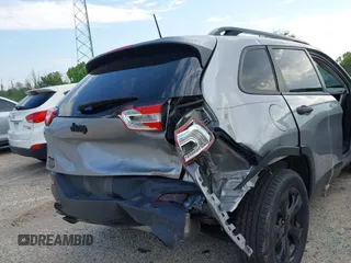 2017 Jeep Cherokee Sport с VIN 1C4PJMAB2HW587863, выставлен на аукционе IAAI как лот 42463642 с пробегом 107 108 миль миль и . История ставок и продаж доступна на DreamBid. Изображение 6.