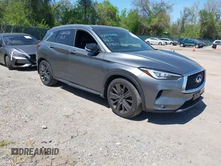 2020 Infiniti QX50 Luxe z VIN 3PCAJ5M39LF113955, wystawiony jako IAAI lot #42103238 z przebiegiem 94 886 mil mil oraz . Historia ofert i sprzedaży dostępna na DreamBid. Obrazek 1.