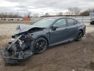 2025 Toyota Camry LE z VIN 4T1DAACK7SU061399, wystawiony jako Copart lot #51298305 z przebiegiem 8 730 mil mil oraz Szkoda całkowita • Salvage title. Historia ofert i sprzedaży dostępna na DreamBid. Obrazek 1.