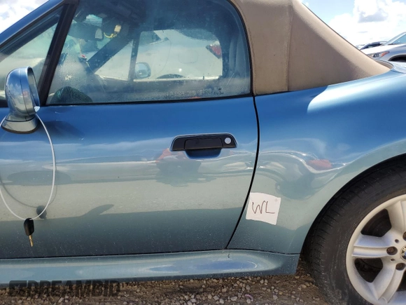2001 BMW Z3 2.5 z VIN WBACN33411LM03450, wystawiony jako Copart lot #74182304 z przebiegiem Nie podano mil oraz Szkody całkowita. Historia ofert i sprzedaży dostępna na DreamBid. Obrazek 12.