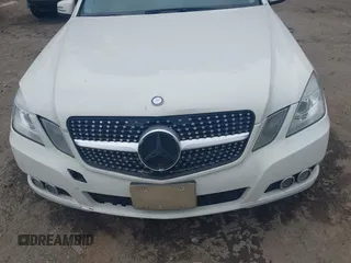 2010 Mercedes-Benz E 350 Luxury z VIN WDDHF8HB1AA259975, wystawiony jako IAAI lot #42111436 z przebiegiem 244 147 mil mil oraz . Historia ofert i sprzedaży dostępna na DreamBid. Obrazek 6.