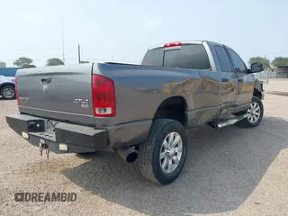 2006 Dodge 2500 SLT z VIN 1D7KS28C56J235984, wystawiony jako IAAI lot #42232600 z przebiegiem 366 134 mil mil oraz . Historia ofert i sprzedaży dostępna na DreamBid. Obrazek 4.