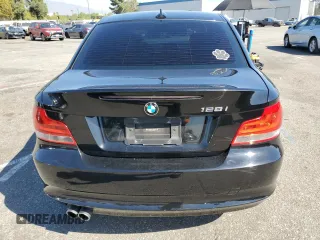 2013 BMW 1 Series 128i z VIN WBAUP9C56DVS95393, wystawiony jako Copart lot #77989924 z przebiegiem 51 221 mil mil oraz Szkoda całkowita • Salvage title. Historia ofert i sprzedaży dostępna na DreamBid. Obrazek 6.