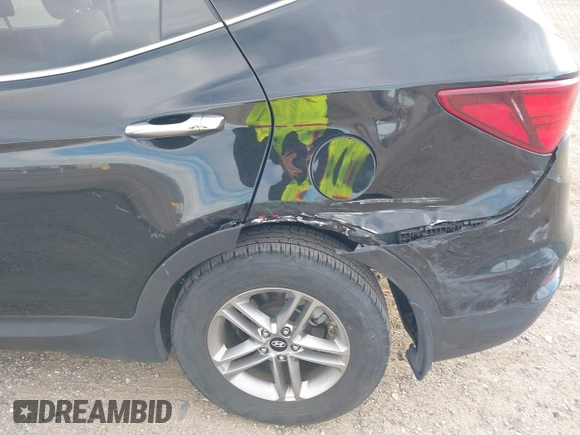 2017 Hyundai Santa Fe 2.4L z VIN 5XYZU3LB5HG425830, wystawiony jako IAAI lot #41428863 z przebiegiem 76 366 mil mil oraz . Historia ofert i sprzedaży dostępna na DreamBid. Obrazek 6.