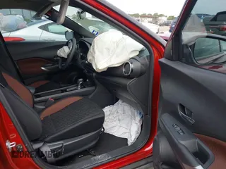 2021 Nissan Kicks SR z VIN 3N1CP5DV4ML565827, wystawiony jako IAAI lot #42369030 z przebiegiem 25 681 mil mil oraz . Historia ofert i sprzedaży dostępna na DreamBid. Obrazek 5.