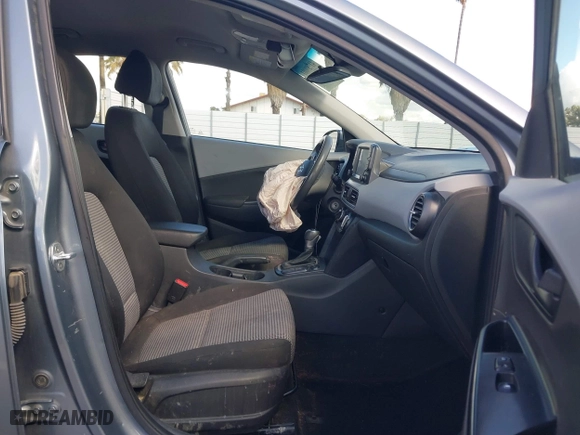 2020 Hyundai Kona SE with VIN KM8K1CAA7LU591838, listed as a IAAI auction lot 41789001 with 141,602 mi miles. Bid and sale history available at carsss.com. Image 5.
