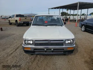 1993 Toyota 2WD Pickups DX with VIN JT4RN81P4P5168613, listed as a Copart auction lot 82611524 with 200,408 mi miles and Clean Title. Bid and sale history available at carsss.com. Image 5.