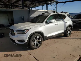2022 Volvo XC40 Inscription z VIN YV4162UL4N2756751, wystawiony jako Copart lot #87844945 z przebiegiem 33 378 mil mil oraz Szkoda całkowita • Salvage title. Historia ofert i sprzedaży dostępna na DreamBid. Obrazek 1.