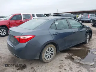 2018 Toyota Corolla L z VIN 5YFBURHE8JP762341, wystawiony jako IAAI lot #41616281 z przebiegiem 141 882 mil mil oraz . Historia ofert i sprzedaży dostępna na DreamBid. Obrazek 4.