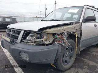 2000 Subaru Forester L with VIN JF1SF6353YH701667, listed as a IAAI auction lot 41499844 with 203,050 mi miles. Bid and sale history available at carsss.com. Image 6.