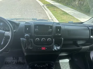 2018 Ram ProMaster z VIN 3C7WRVKG2JE144765, wystawiony jako Copart lot #48154245 z przebiegiem 42 440 mil mil oraz Szkody całkowita. Historia ofert i sprzedaży dostępna na DreamBid. Obrazek 9.