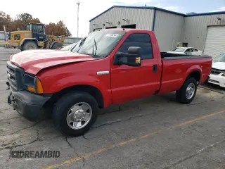 2005 Ford F-250 XL z VIN 1FTNF20585ED17515, wystawiony jako Copart lot #77456244 z przebiegiem 79 774 mil mil oraz Szkoda całkowita • Salvage title. Historia ofert i sprzedaży dostępna na DreamBid. Obrazek 1.