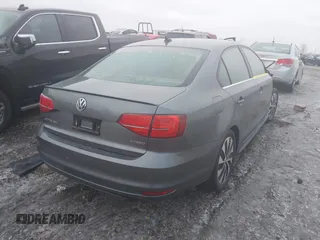 2015 Volkswagen Jetta Sedan Hybrid SEL Premium with VIN 3VW637AJ9FM310524, listed as a IAAI auction lot 41530261 with 160,088 mi miles. Bid and sale history available at carsss.com. Image 4.
