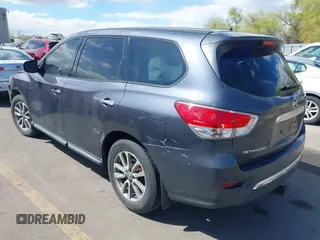 2014 Nissan Pathfinder SV with VIN 5N1AR2MN3EC673409, listed as a IAAI auction lot 42061982 with 136,611 mi miles. Bid and sale history available at carsss.com. Image 3.