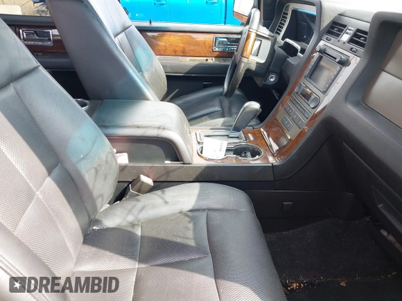 2014 Lincoln Navigator z VIN 5LMJJ2J53EEL08886, wystawiony jako IAAI lot #41971904 z przebiegiem 140 190 mil mil oraz . Historia ofert i sprzedaży dostępna na DreamBid. Obrazek 5.