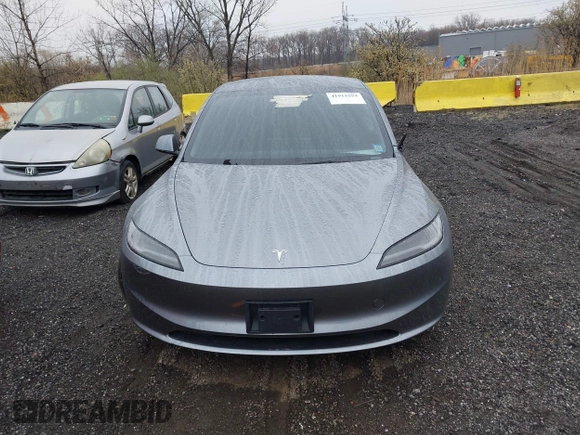 2025 Tesla Model 3 Long Range z VIN 5YJ3E1EA0SF906935, wystawiony jako IAAI lot #41915554 z przebiegiem 1 715 mil mil oraz . Historia ofert i sprzedaży dostępna na DreamBid. Obrazek 12.