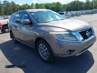 2014 Nissan Pathfinder S z VIN 5N1AR2MNXEC613921, wystawiony jako IAAI lot #42346119 z przebiegiem 163 490 mil mil oraz . Historia ofert i sprzedaży dostępna na DreamBid. Obrazek 1.