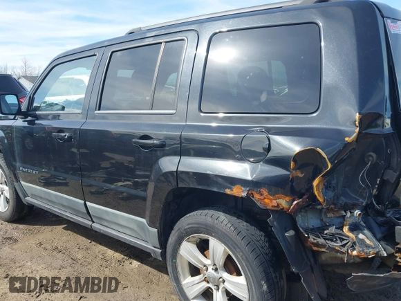 2011 Jeep Patriot Latitude z VIN 1J4NT1GB1BD171145, wystawiony jako IAAI lot #41867762 z przebiegiem 155 296 mil mil oraz . Historia ofert i sprzedaży dostępna na DreamBid. Obrazek 14.