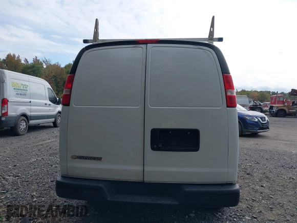 2018 Chevrolet Express Cargo Van with VIN 1GCWGAFG6J1338370, listed as a IAAI auction lot 40543708 with 1 mi miles. Bid and sale history available at carsss.com. Image 17.