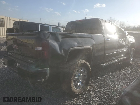 2017 GMC Sierra 2500HD Denali z VIN 1GT12UEY6HF232938, wystawiony jako Copart lot #49150515 z przebiegiem 116 949 mil mil oraz Szkoda całkowita • Salvage title. Historia ofert i sprzedaży dostępna na DreamBid. Obrazek 3.