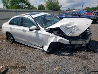 2017 Mercedes-Benz E 300 Luxury with VIN WDDZF4KB5HA017528, listed as a Copart auction lot 61452885 with 48,301 mi miles and Salvage title. Bid and sale history available at DreamBid. Image 4.