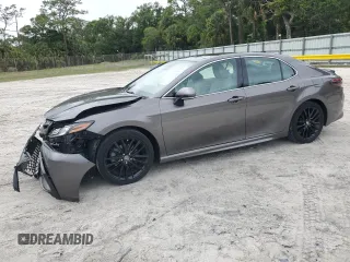 2021 Toyota Camry XSE z VIN 4T1K61AK5MU512506, wystawiony jako Copart lot #56824615 z przebiegiem 5 690 mil mil oraz Nie do naprawy • Non repairable. Historia ofert i sprzedaży dostępna na DreamBid. Obrazek 1.