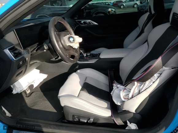 2024 BMW M4 Competition xDrive with VIN WBS33BA09RCP19220, listed as a Copart auction lot 84696084 with 10,076 mi miles and Salvage Title. Bid and sale history available at carsss.com. Image 7.