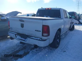 2018 Ram 1500 Night z VIN 1C6RR7MT8JS204066, wystawiony jako IAAI lot #41282724 z przebiegiem 122 681 mil mil oraz . Historia ofert i sprzedaży dostępna na DreamBid. Obrazek 4.