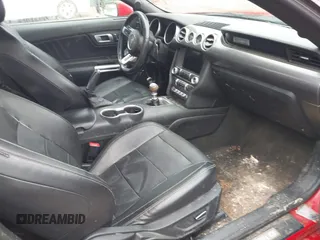 2018 Ford Mustang GT z VIN 1FA6P8CF7J5101258, wystawiony jako IAAI lot #42122472 z przebiegiem 91 700 mil mil oraz . Historia ofert i sprzedaży dostępna na DreamBid. Obrazek 5.