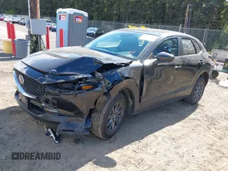 2023 Mazda CX-30 S z VIN 3MVDMBAM0PM519901, wystawiony jako IAAI lot #42255344 z przebiegiem 20 839 mil mil oraz . Historia ofert i sprzedaży dostępna na DreamBid. Obrazek 2.