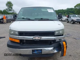 2008 Chevrolet Express Passenger z VIN 1GAHG39K581171068, wystawiony jako IAAI lot #42530215 z przebiegiem 251 871 mil mil oraz . Historia ofert i sprzedaży dostępna na DreamBid. Obrazek 12.