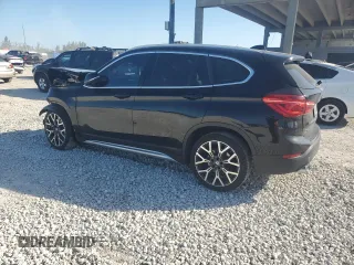 2022 BMW X1 sDrive28i with VIN WBXJG7C03N5U52669, listed as a Copart auction lot 87806305 with 27,609 mi miles and Salvage Title. Bid and sale history available at carsss.com. Image 2.