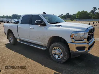 2021 Ram 2500 Big Horn z VIN 3C6UR5DL2MG627980, wystawiony jako Copart lot #51838145 z przebiegiem 130 024 mil mil oraz Szkoda całkowita • Salvage title. Historia ofert i sprzedaży dostępna na DreamBid. Obrazek 4.