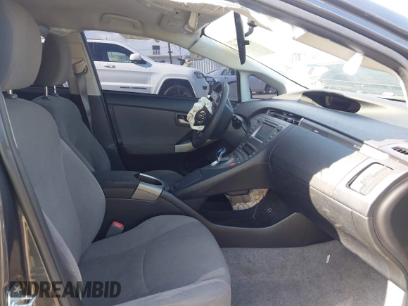 2014 Toyota Prius with VIN JTDKN3DPXE3054379, listed as a IAAI auction lot 42080665 with Not provided miles and . Bid and sale history available at DreamBid. Image 5.