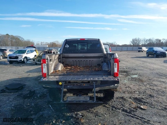 2019 Ford Super Duty F-250 SRW XL with VIN 1FT7W2BT7KEE42523, listed as a IAAI auction lot 41572454 with 113,711 mi miles. Bid and sale history available at carsss.com. Image 8.