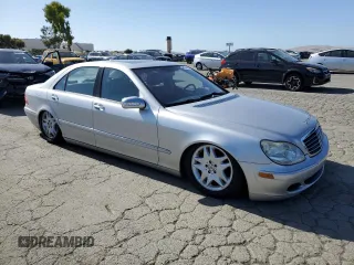2003 Mercedes-Benz S 500 z VIN WDBNG75J73A358818, wystawiony jako Copart lot #58184495 z przebiegiem Nie podano mil oraz Czysty tytuł • Clean title. Historia ofert i sprzedaży dostępna na DreamBid. Obrazek 4.