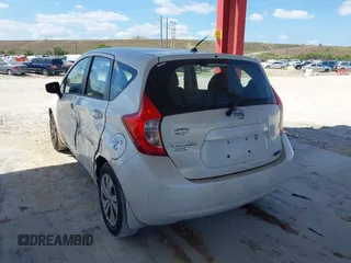 2015 Nissan Note SV z VIN 3N1CE2CP1FL361772, wystawiony jako IAAI lot #42042941 z przebiegiem 87 329 mil mil oraz . Historia ofert i sprzedaży dostępna na DreamBid. Obrazek 3.