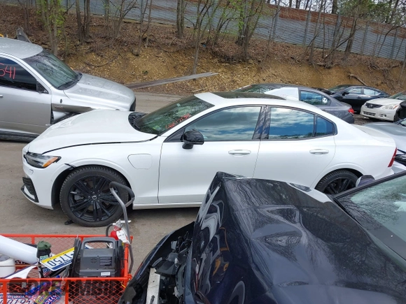 2024 Volvo S60 Plus Black Edition z VIN 7JRH60FH8RG290119, wystawiony jako IAAI lot #42177138 z przebiegiem 34 233 mil mil oraz . Historia ofert i sprzedaży dostępna na DreamBid. Obrazek 14.