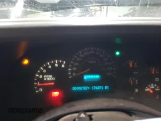 2003 Chevrolet Silverado 1500 LS with VIN 1GCEK14T93Z187281, listed as a Copart auction lot 84261304 with 176,871 mi miles and Salvage Title. Bid and sale history available at DreamBid. Image 9.