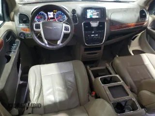 2014 Chrysler Town & Country Touring z VIN 2C4RC1BG3ER372430, wystawiony jako Copart lot #58757545 z przebiegiem 139 909 mil mil oraz Szkoda całkowita • Salvage title. Historia ofert i sprzedaży dostępna na DreamBid. Obrazek 8.