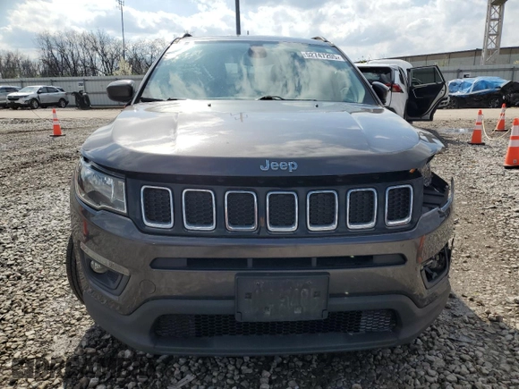 2018 Jeep Compass Latitude with VIN 3C4NJDBB2JT154433, listed as a Copart auction lot 52747205 with 141,930 mi miles and Salvage Title. Bid and sale history available at DreamBid. Image 5.
