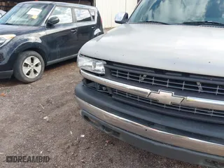 2000 Chevrolet Silverado 1500 with VIN 1GCEC14V7YZ182716, listed as a IAAI auction lot 41593759 with 361,512 mi miles. Bid and sale history available at carsss.com. Image 6.