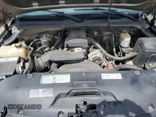 2000 GMC Sierra 2500 SLE z VIN 1GTGK29U1YE324924, wystawiony jako Copart lot #56182795 z przebiegiem 349 358 mil mil oraz Szkoda całkowita • Salvage title. Historia ofert i sprzedaży dostępna na DreamBid. Obrazek 11.