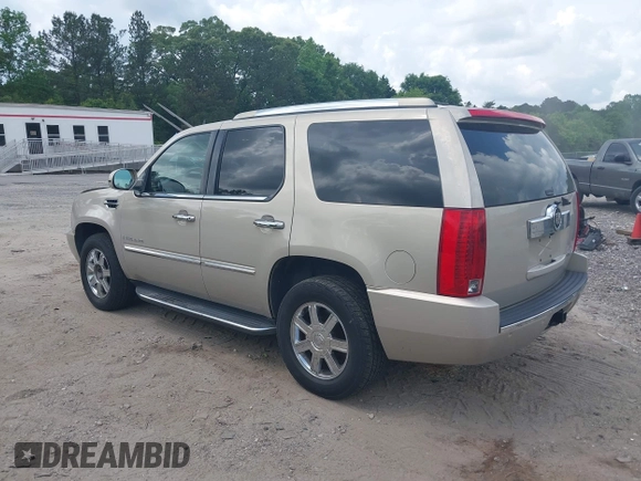 2008 Cadillac Escalade z VIN 1GYEC63868R143876, wystawiony jako IAAI lot #42177747 z przebiegiem 204 770 mil mil oraz . Historia ofert i sprzedaży dostępna na DreamBid. Obrazek 3.