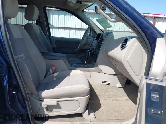 2006 Ford Explorer XLT with VIN 1FMEU73E66UB48094, listed as a IAAI auction lot 42104914 with 257,998 mi miles. Bid and sale history available at carsss.com. Image 5.