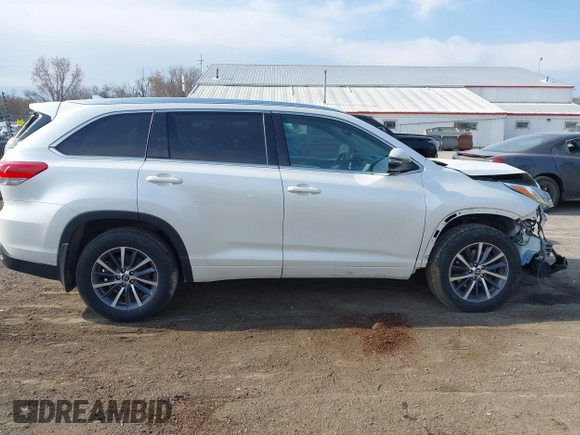 2017 Toyota Highlander XLE with VIN 5TDJZRFH3HS513862, listed as a IAAI auction lot 41995830 with 126,897 mi miles and . Bid and sale history available at DreamBid. Image 14.