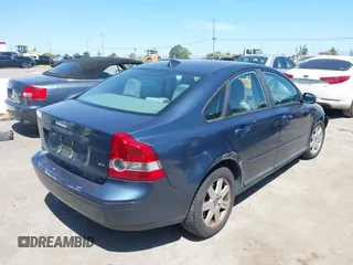 2007 Volvo S40 2.4L с VIN YV1MS382972274373, выставлен на аукционе IAAI как лот 42249535 с пробегом 142 907 миль миль и . История ставок и продаж доступна на DreamBid. Изображение 4.