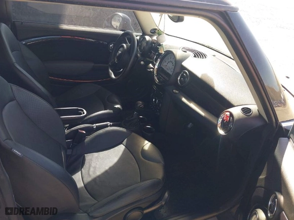 2011 MINI Cooper Hardtop S with VIN WMWSV3C51BTY11050, listed as a IAAI auction lot 41981118 with 1 mi miles. Bid and sale history available at carsss.com. Image 5.