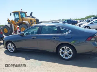 2024 Honda Accord LX z VIN 1HGCY1F28RA046057, wystawiony jako IAAI lot #42009898 z przebiegiem 4831 mil mil oraz . Historia ofert i sprzedaży dostępna na DreamBid. Obrazek 14.
